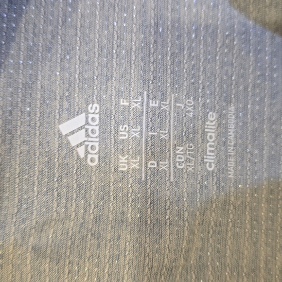Adidas men's t-shirt.  Size XL - Picture 6 of 9